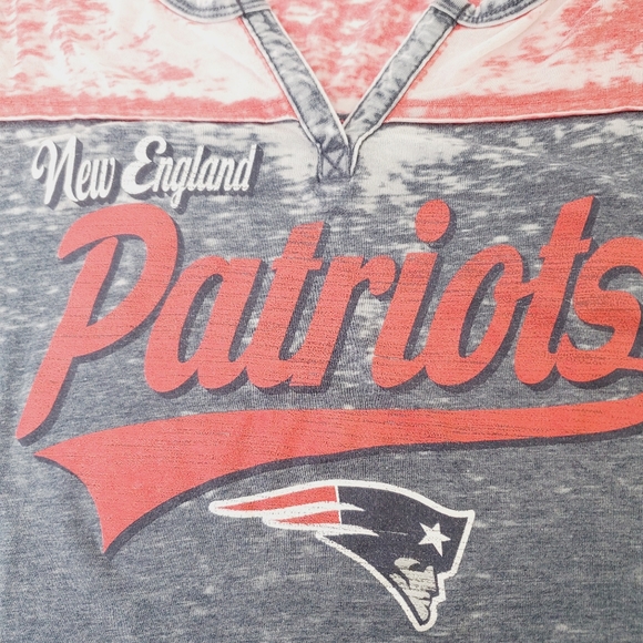 New England Patriots V-neck T-shirt - Picture 4 of 7